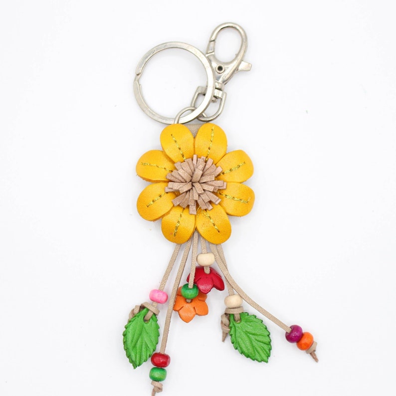 Handmade Leather Flower Keychain: Car Pendant, Bag Charm