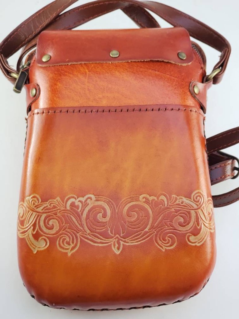 Genuine Handmade Leather Wolf Purse High-Quality Leather phone purse /Crossbody Bag with Adjustable Strap for Daily Use & Animal Lovers