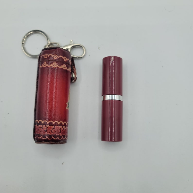 Genuine Handmade Cowhide Keychain Mini Embroidered Toothpick Case Genuine Leather Keychain Stylish Lipstick Holder Car Key Ring pill case