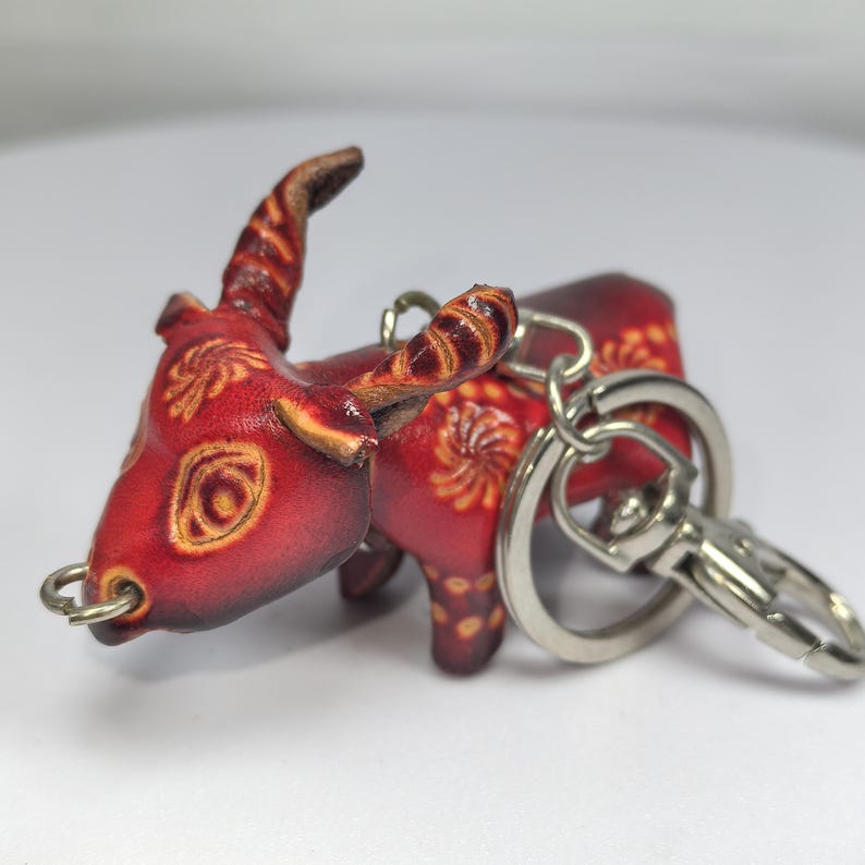 Genuine Handmade Leather ox Keychain, car keychain, animal key ring cartoon creative key pendant handmade small ornament