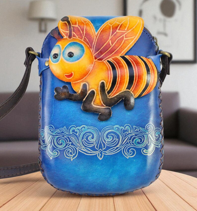 Genuine Handmade Leather Bee Purse / Crossbody/ Phone Bag, Shoulder Bag, Mini Bag, Animal-themed Bag, Cartoon Bag
