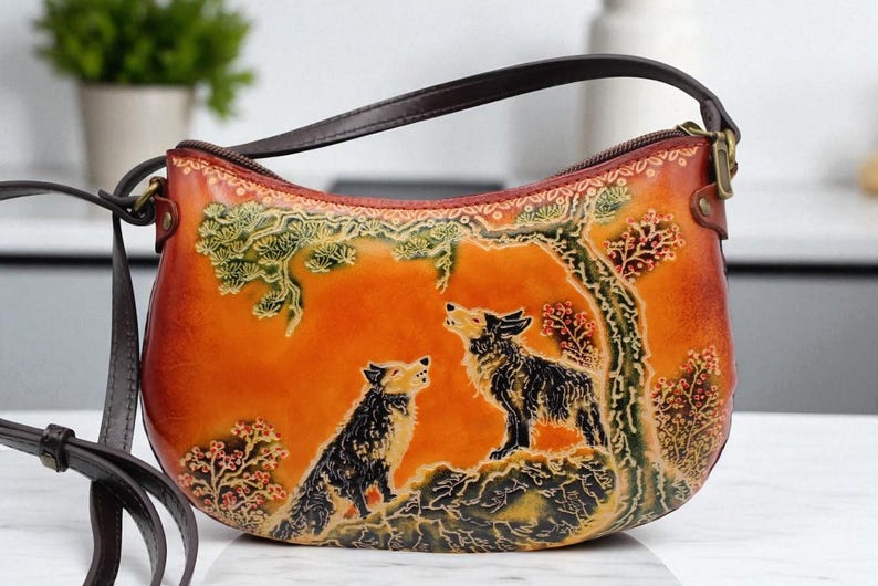Genuine Handmade Leather Wolf Purse / Crossbody/ Phone Bag, Shoulder Bag, Mini Bag, Animal-themed Bag