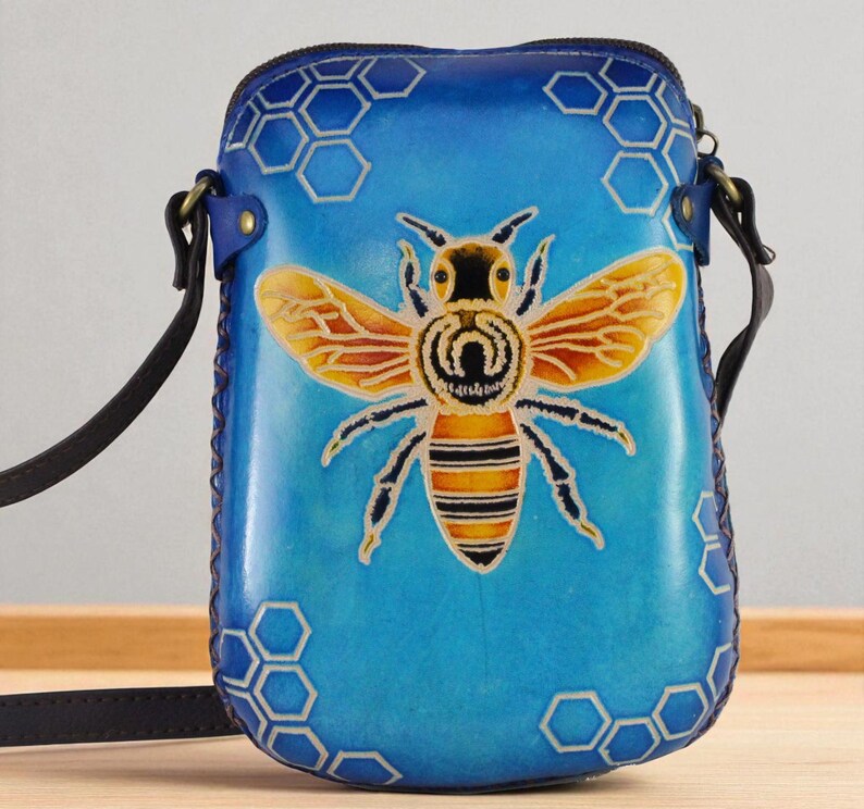 Genuine Handmade Leather Bee Purse / Crossbody/ Phone Bag, Shoulder Bag, Mini Bag, Animal-themed Bag, Cartoon Bag