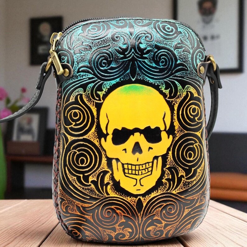 Genuine Handmade Leather Skull Pouch Purse / Crossbody/ Phone Bag, Shoulder Bag, Mini Bag, Animal-themed Bag, Cartoon Bag
